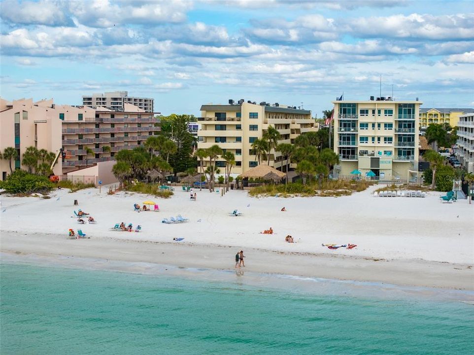 For Sale: $890,000 (2 beds, 2 baths, 1086 Square Feet)