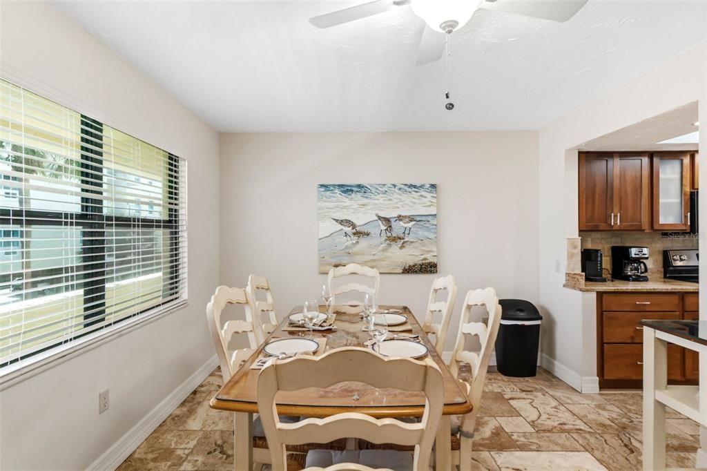 For Sale: $890,000 (2 beds, 2 baths, 1086 Square Feet)