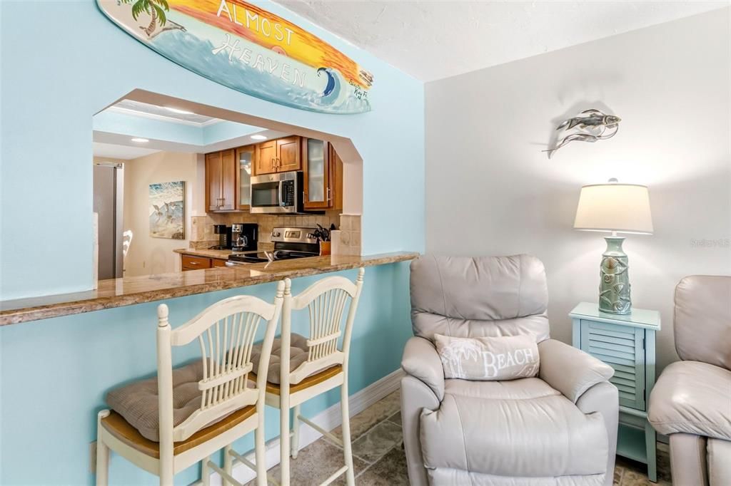 For Sale: $890,000 (2 beds, 2 baths, 1086 Square Feet)