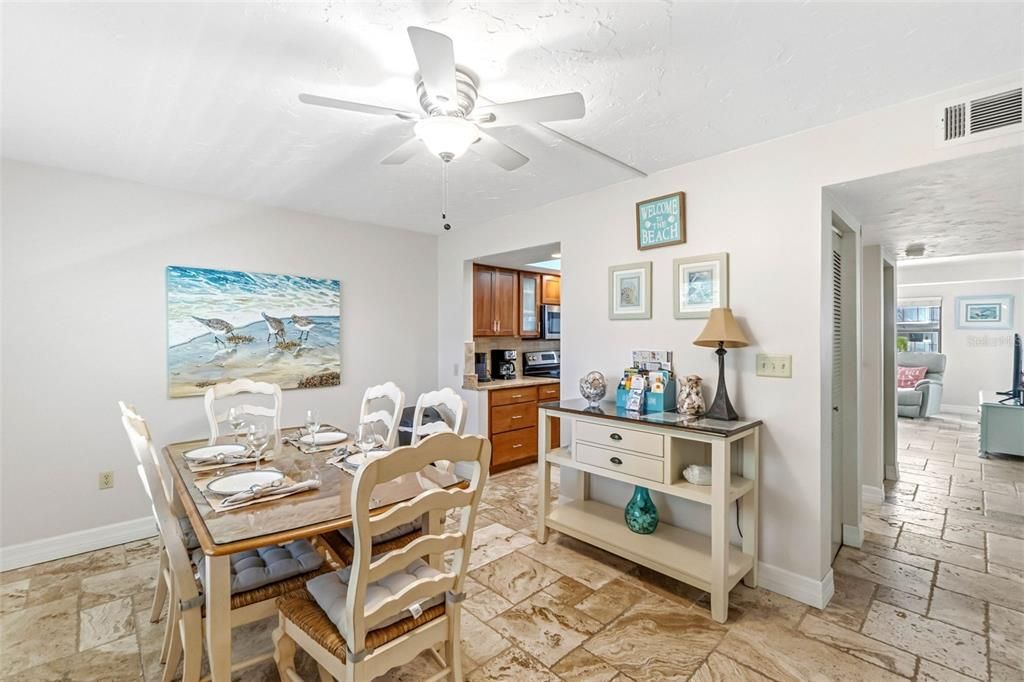 For Sale: $890,000 (2 beds, 2 baths, 1086 Square Feet)