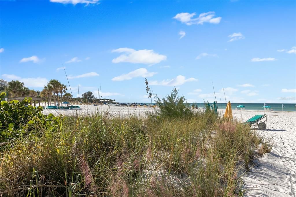 For Sale: $890,000 (2 beds, 2 baths, 1086 Square Feet)