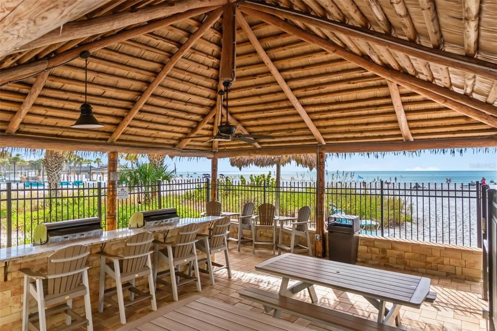 For Sale: $890,000 (2 beds, 2 baths, 1086 Square Feet)