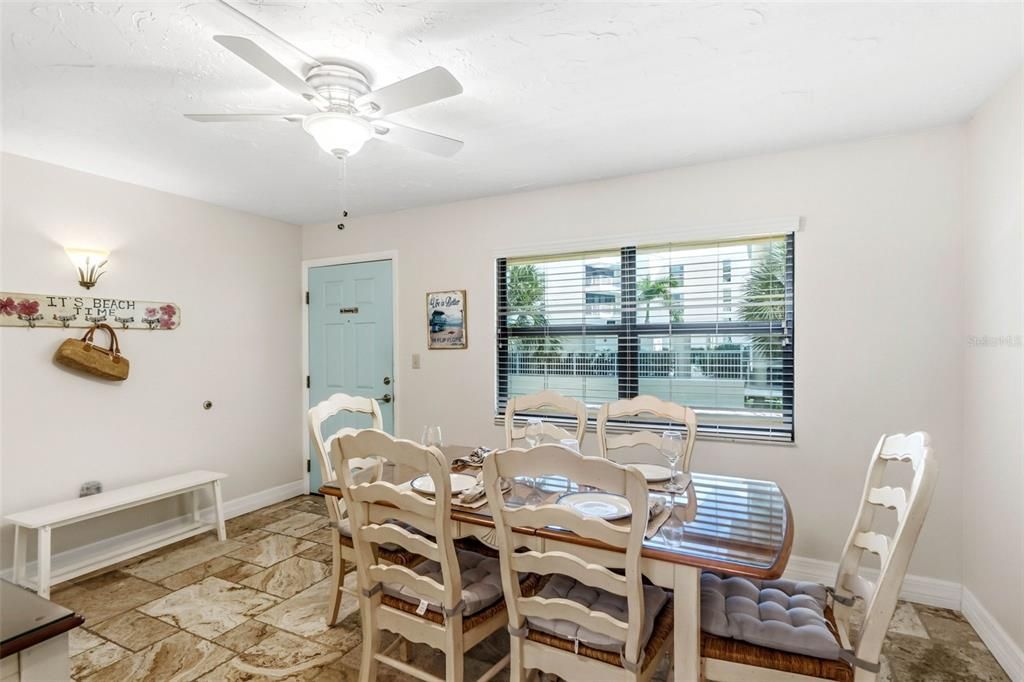 For Sale: $890,000 (2 beds, 2 baths, 1086 Square Feet)