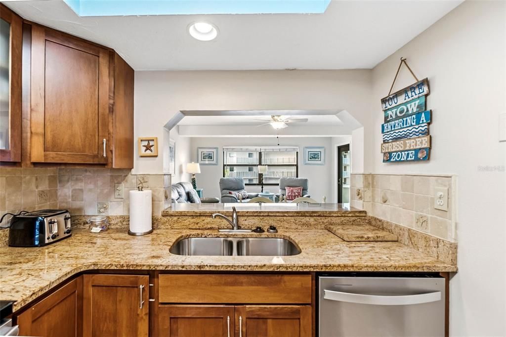 For Sale: $890,000 (2 beds, 2 baths, 1086 Square Feet)