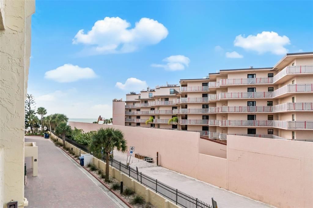 For Sale: $890,000 (2 beds, 2 baths, 1086 Square Feet)