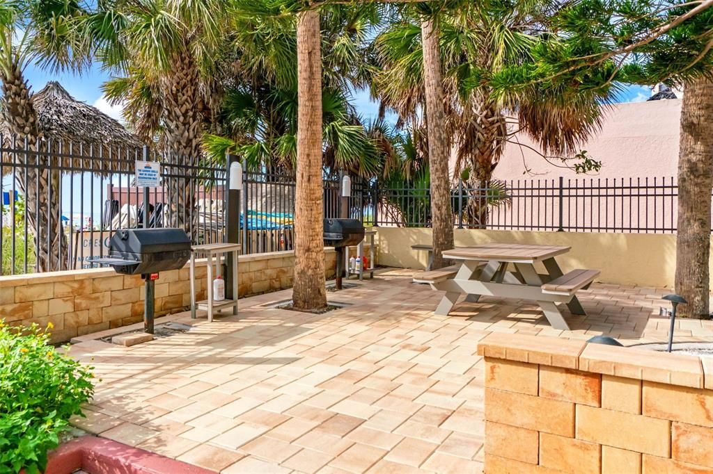 For Sale: $890,000 (2 beds, 2 baths, 1086 Square Feet)