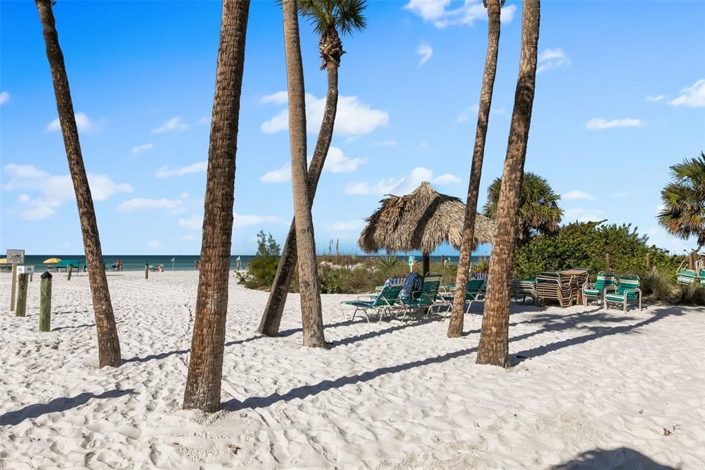 For Sale: $890,000 (2 beds, 2 baths, 1086 Square Feet)