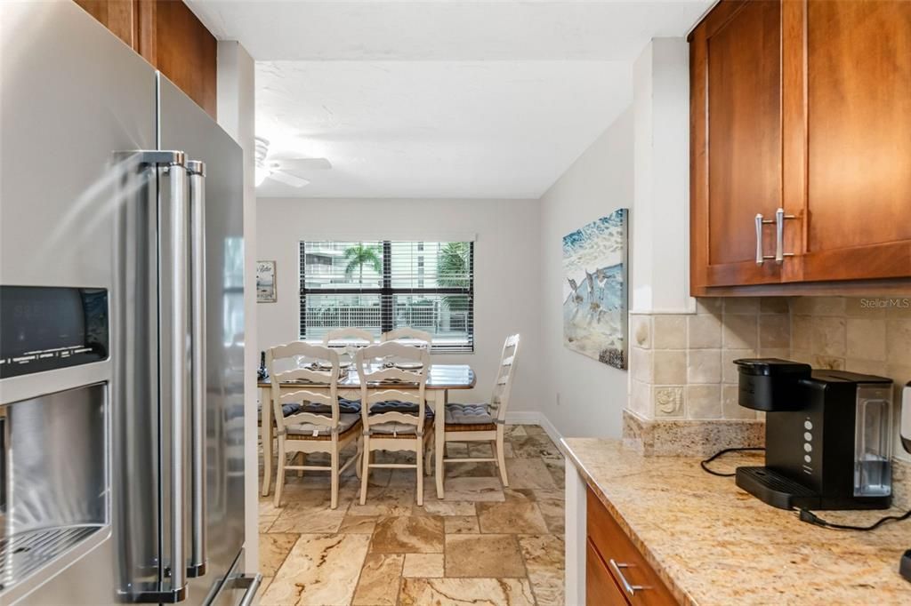 For Sale: $890,000 (2 beds, 2 baths, 1086 Square Feet)