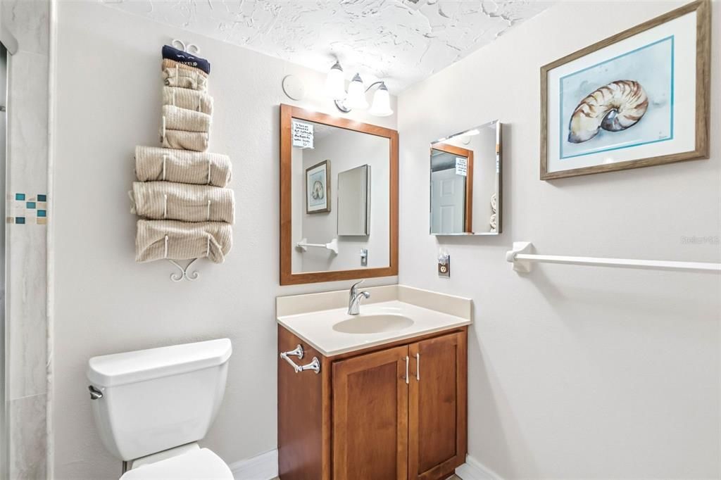 For Sale: $890,000 (2 beds, 2 baths, 1086 Square Feet)