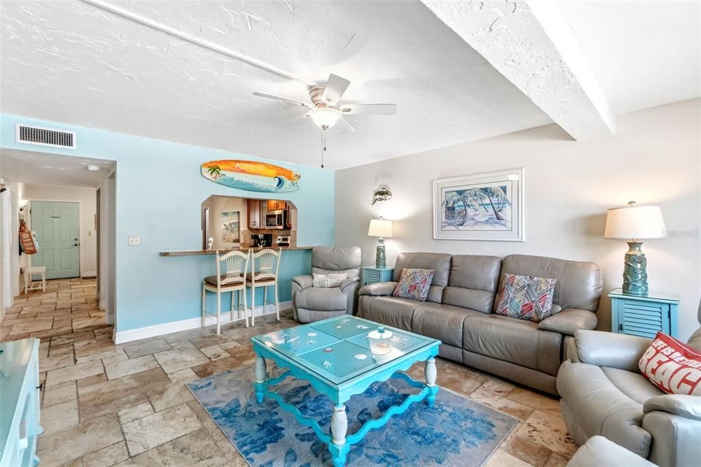 For Sale: $890,000 (2 beds, 2 baths, 1086 Square Feet)