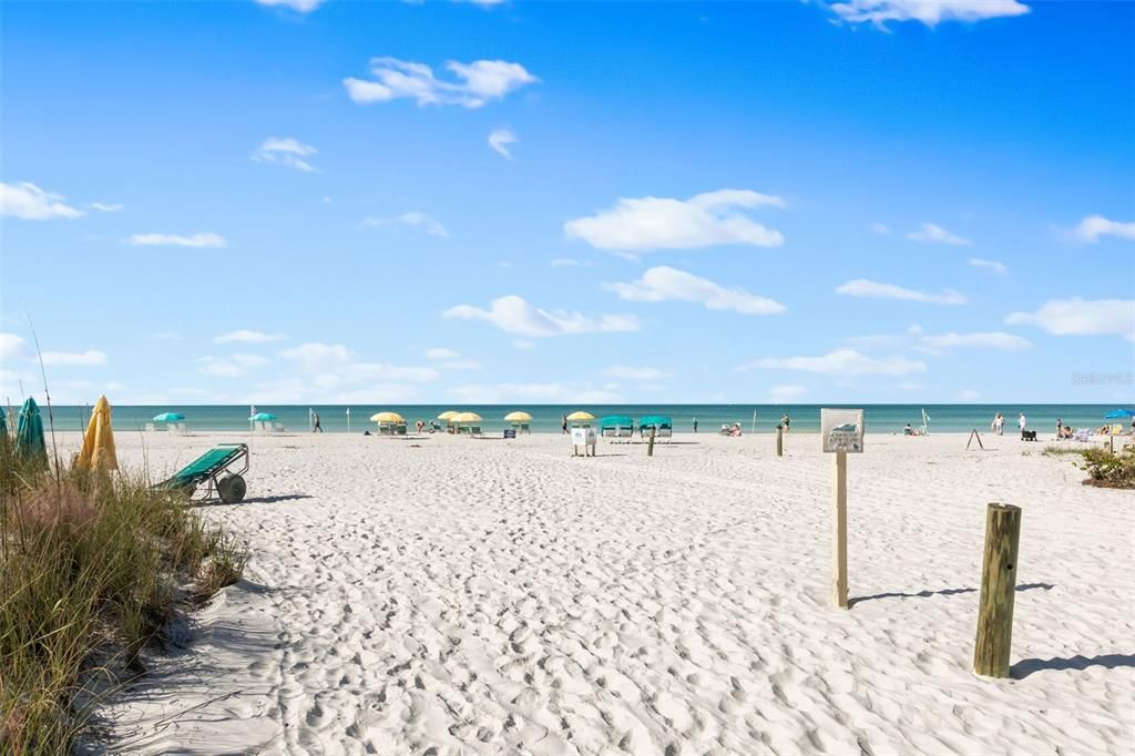 For Sale: $890,000 (2 beds, 2 baths, 1086 Square Feet)