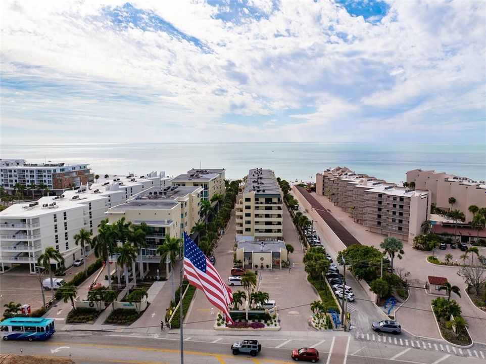 For Sale: $890,000 (2 beds, 2 baths, 1086 Square Feet)