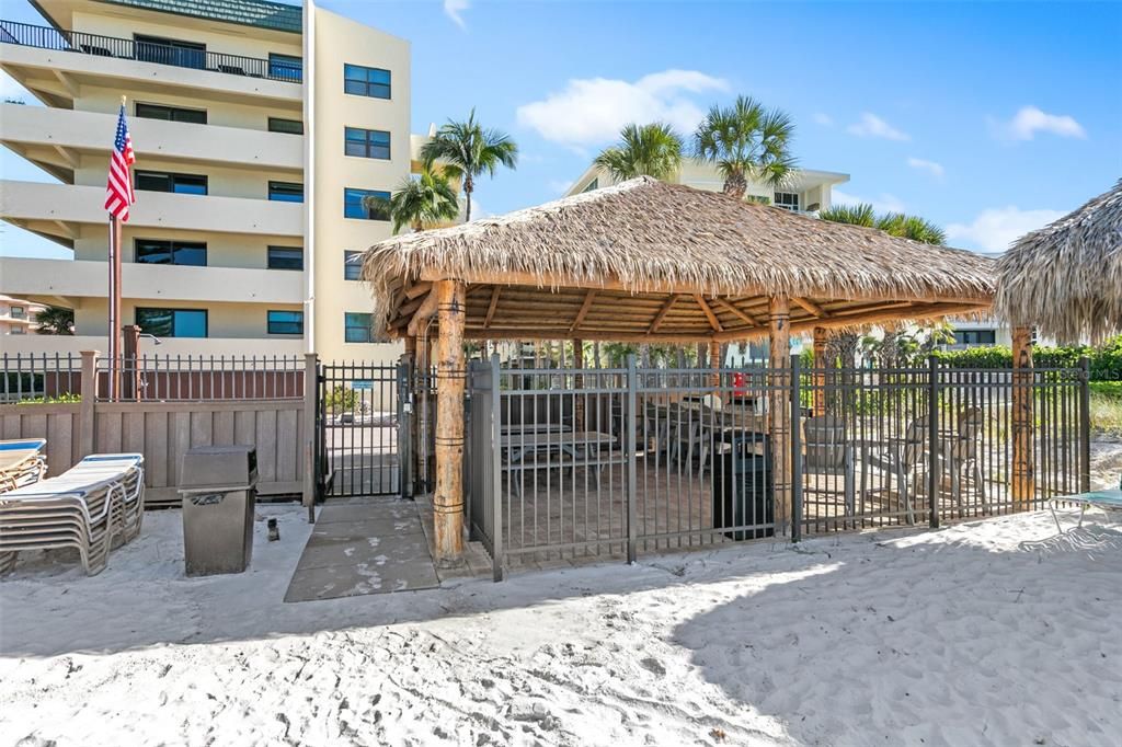 For Sale: $890,000 (2 beds, 2 baths, 1086 Square Feet)