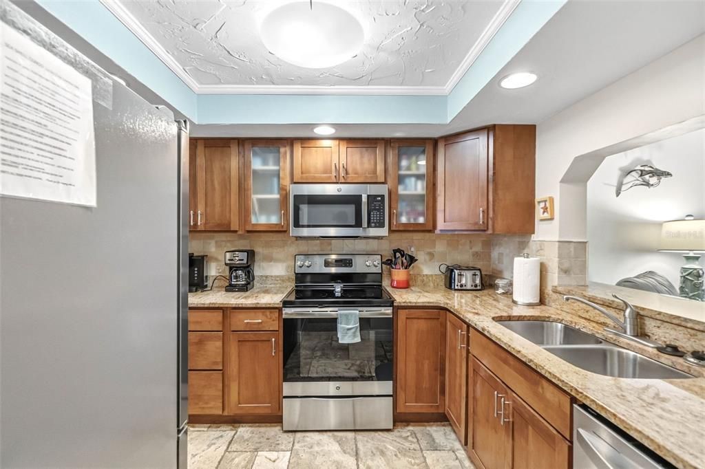 For Sale: $890,000 (2 beds, 2 baths, 1086 Square Feet)