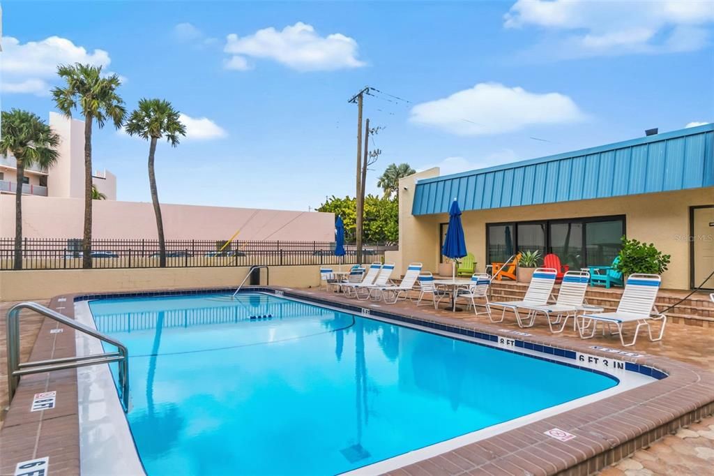 For Sale: $890,000 (2 beds, 2 baths, 1086 Square Feet)