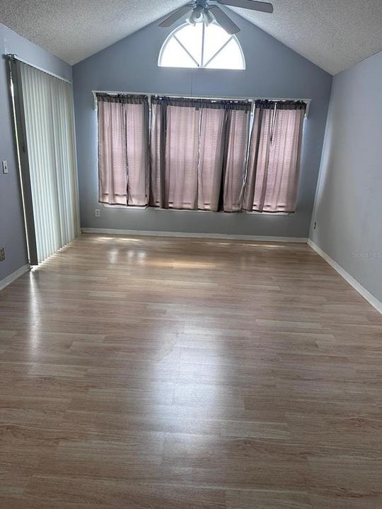 For Rent: $1,200 (1 beds, 1 baths, 627 Square Feet)