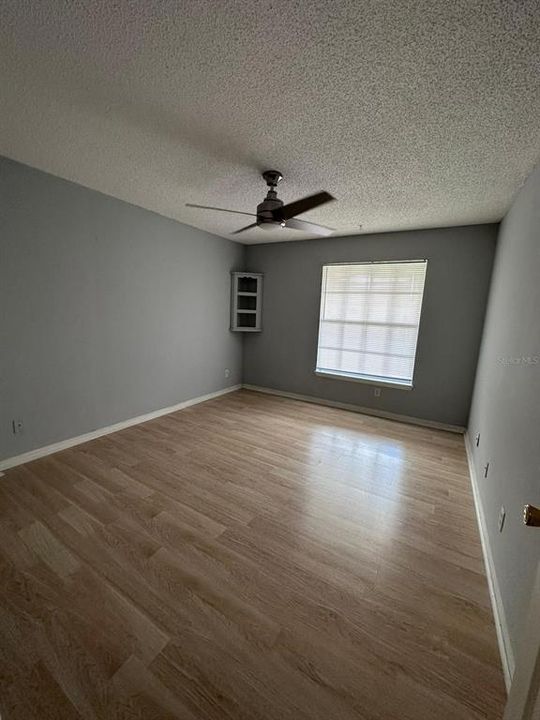 For Rent: $1,200 (1 beds, 1 baths, 627 Square Feet)