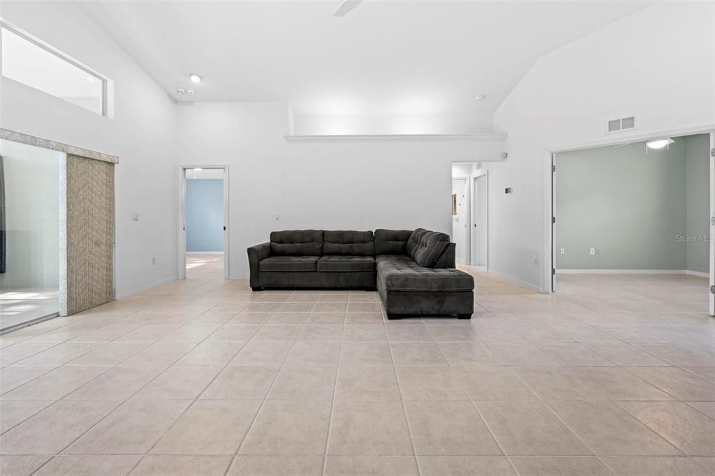 For Sale: $309,900 (2 beds, 2 baths, 1634 Square Feet)