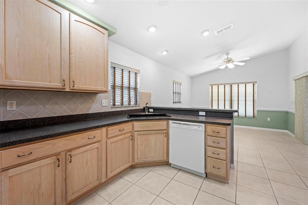 For Sale: $309,900 (2 beds, 2 baths, 1634 Square Feet)