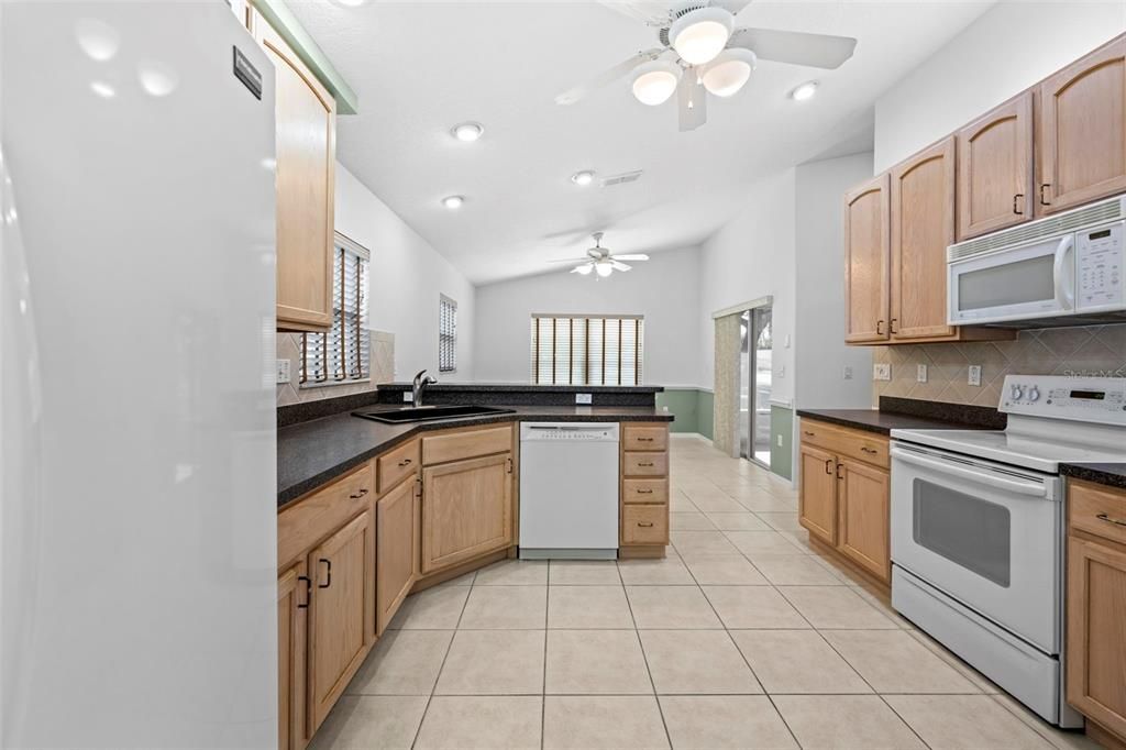 For Sale: $309,900 (2 beds, 2 baths, 1634 Square Feet)