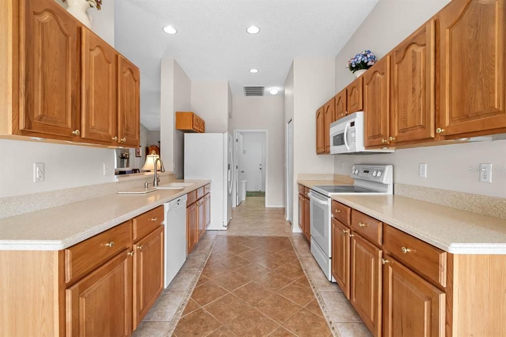 待售: $330,000 (2 贝兹, 2 浴室, 1603 平方英尺)