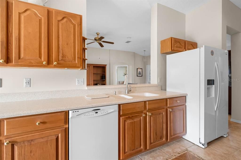 待售: $330,000 (2 贝兹, 2 浴室, 1603 平方英尺)