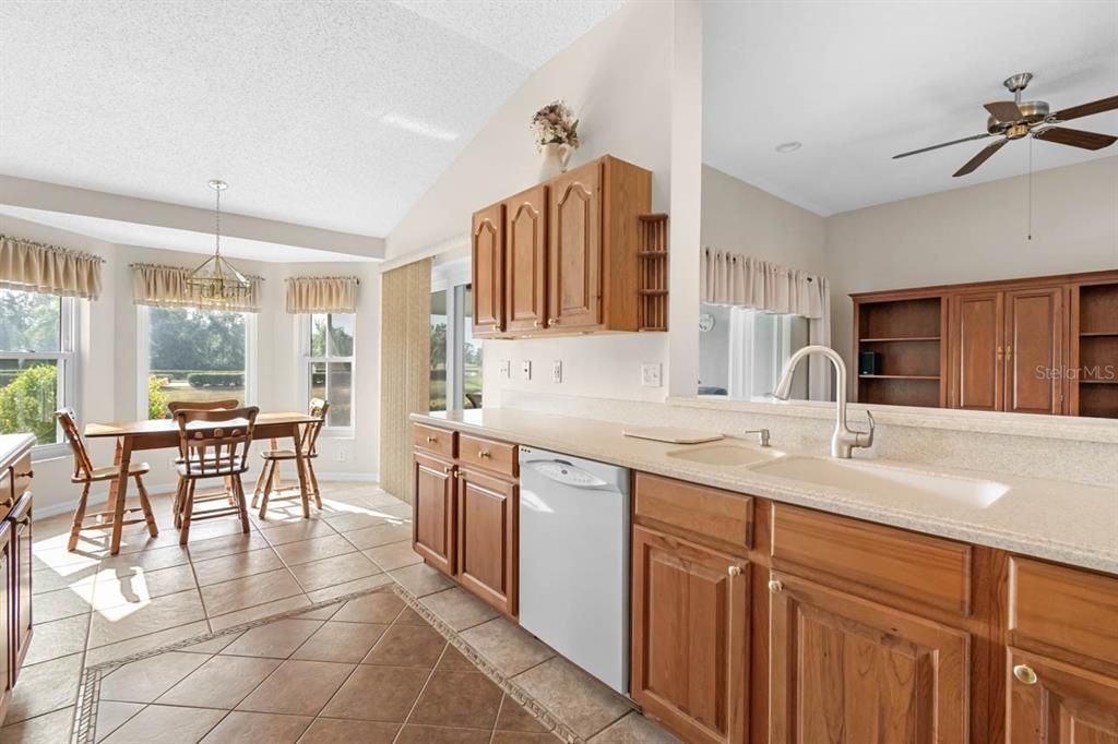 待售: $330,000 (2 贝兹, 2 浴室, 1603 平方英尺)