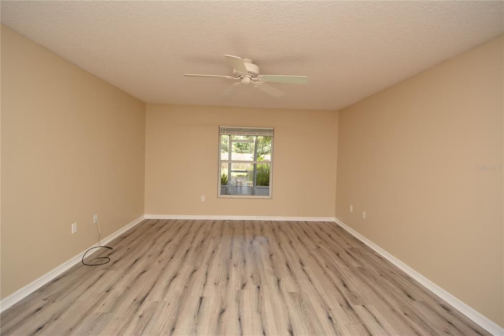 For Rent: $1,900 (3 beds, 2 baths, 1921 Square Feet)