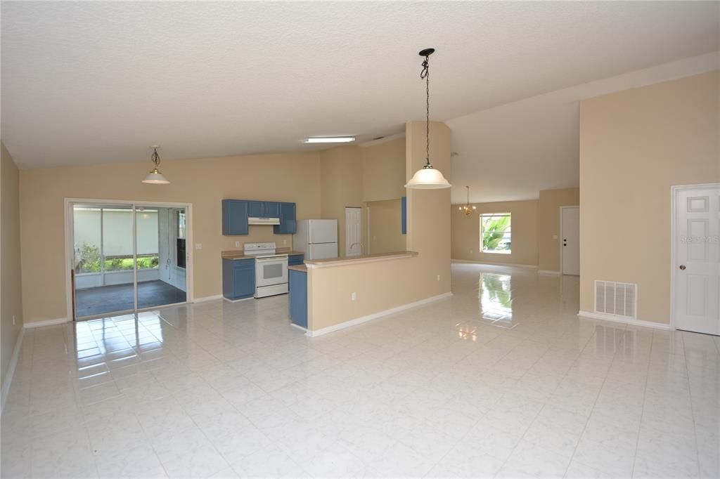 For Rent: $1,900 (3 beds, 2 baths, 1921 Square Feet)