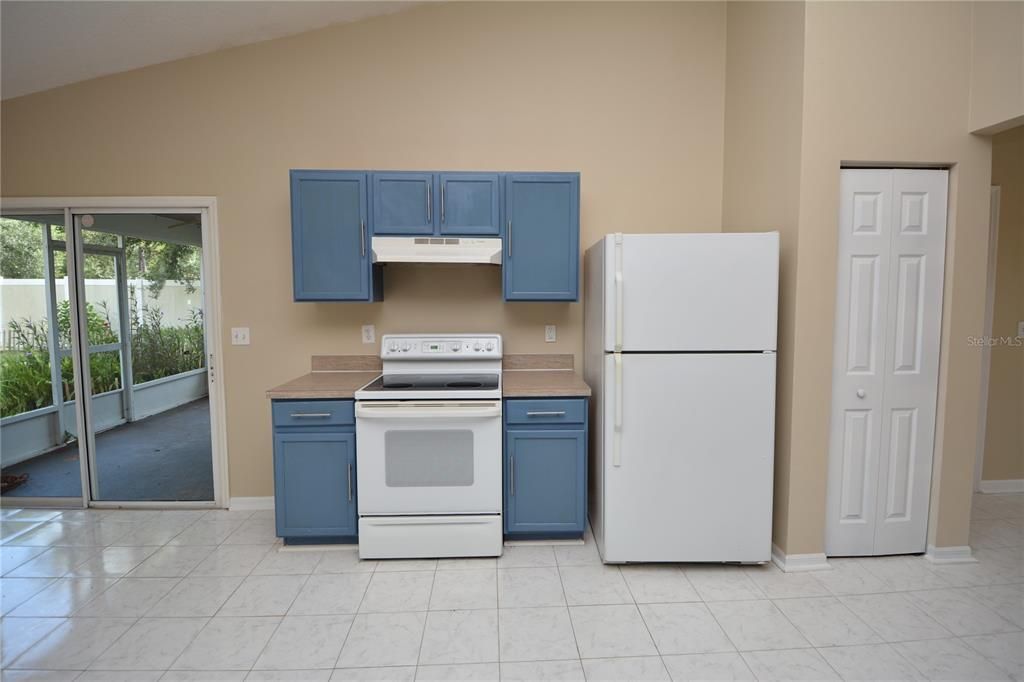 For Rent: $1,900 (3 beds, 2 baths, 1921 Square Feet)