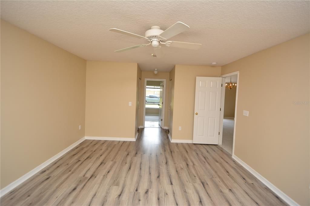 For Rent: $1,900 (3 beds, 2 baths, 1921 Square Feet)