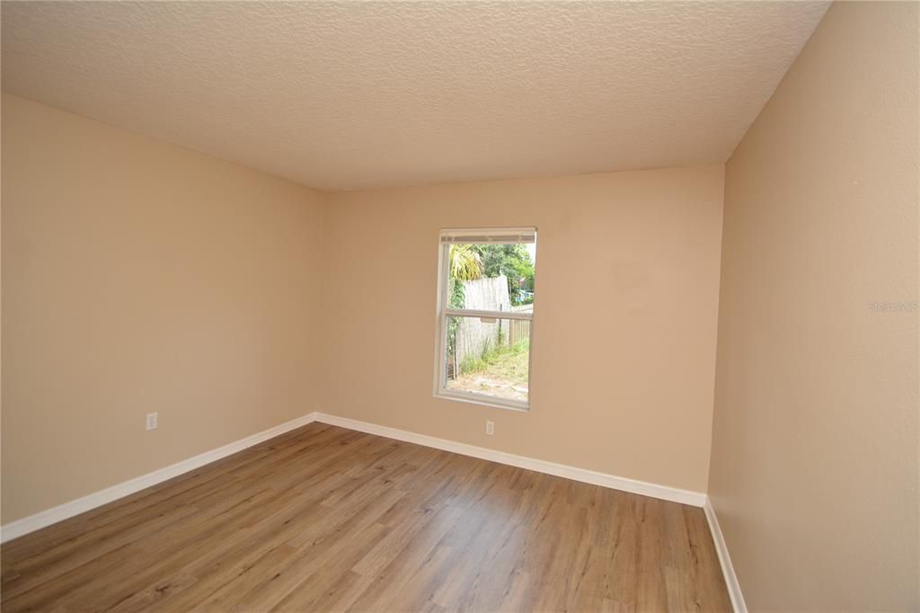 For Rent: $1,900 (3 beds, 2 baths, 1921 Square Feet)