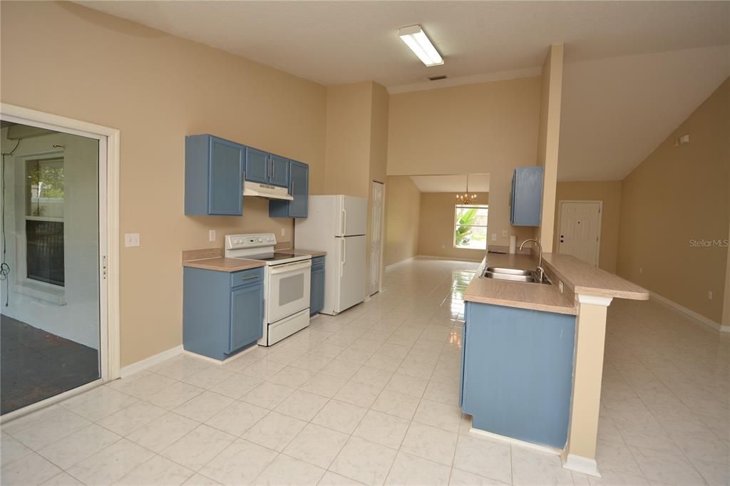 For Rent: $1,900 (3 beds, 2 baths, 1921 Square Feet)