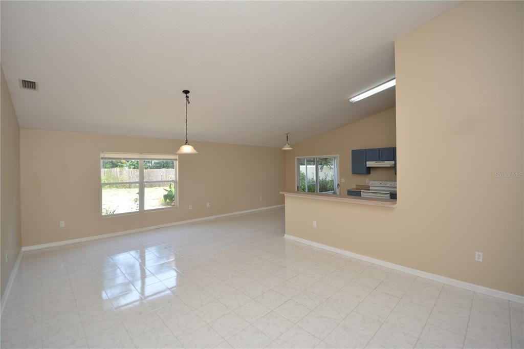 For Rent: $1,900 (3 beds, 2 baths, 1921 Square Feet)