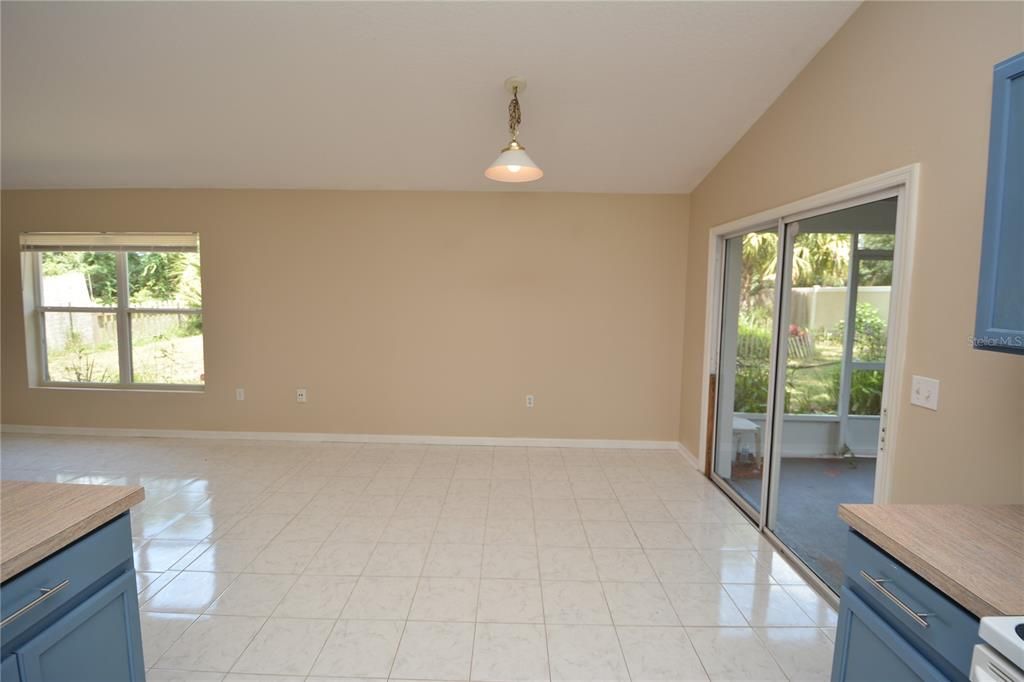 For Rent: $1,900 (3 beds, 2 baths, 1921 Square Feet)