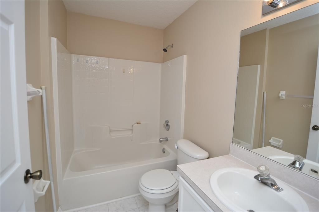 For Rent: $1,900 (3 beds, 2 baths, 1921 Square Feet)