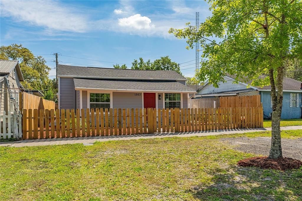 For Sale: $259,990 (3 beds, 2 baths, 1132 Square Feet)