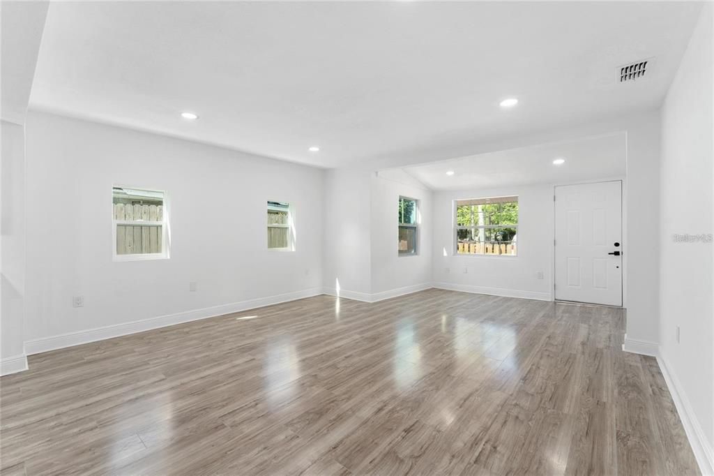 For Sale: $259,990 (3 beds, 2 baths, 1132 Square Feet)