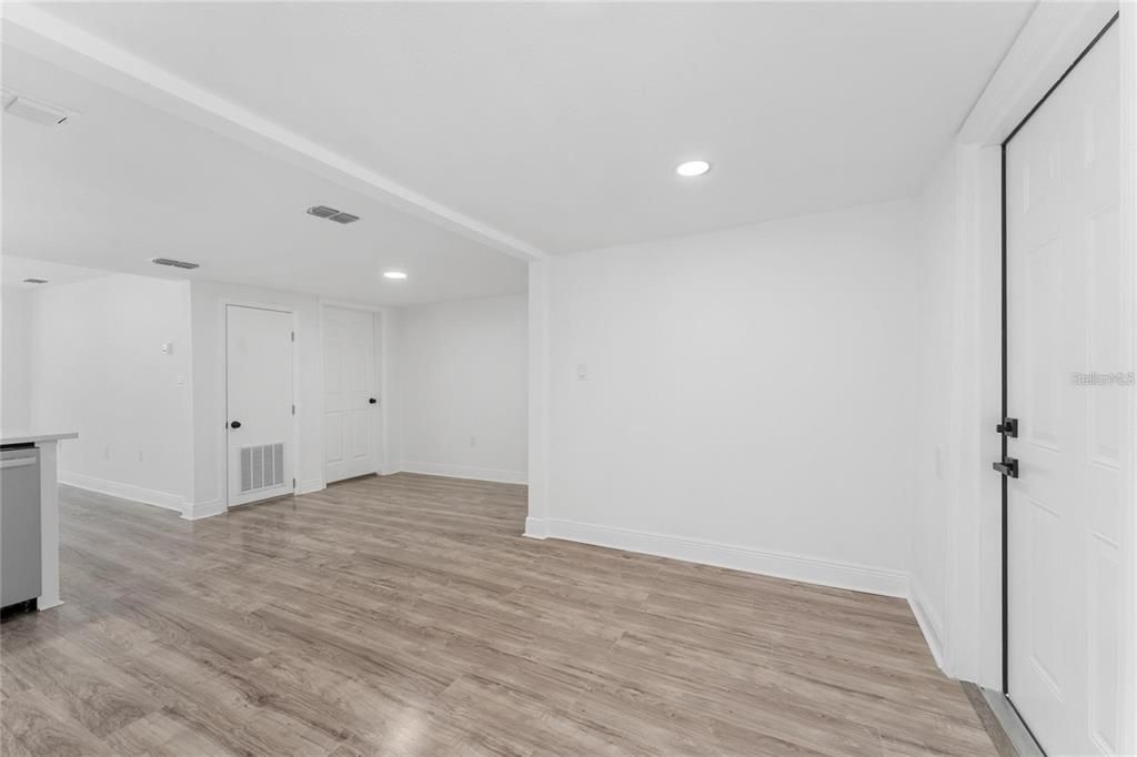 For Sale: $259,990 (3 beds, 2 baths, 1132 Square Feet)