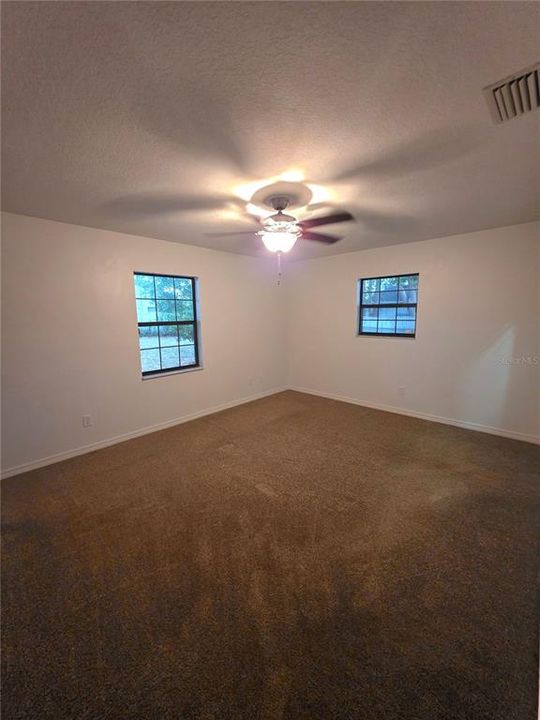 For Rent: $1,900 (3 beds, 2 baths, 1916 Square Feet)