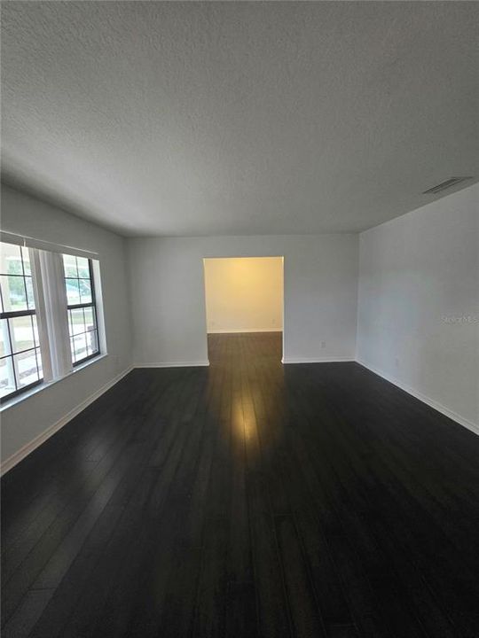 For Rent: $1,900 (3 beds, 2 baths, 1916 Square Feet)