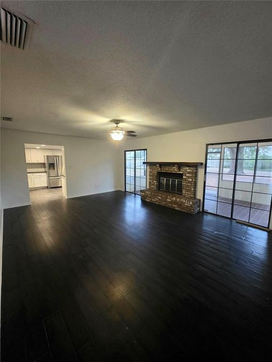 For Rent: $1,900 (3 beds, 2 baths, 1916 Square Feet)