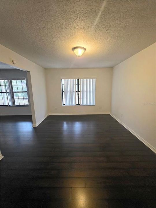 For Rent: $1,900 (3 beds, 2 baths, 1916 Square Feet)