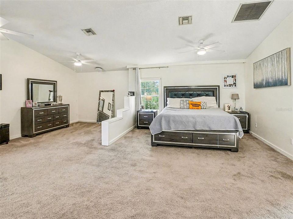 For Sale: $650,000 (5 beds, 3 baths, 2650 Square Feet)