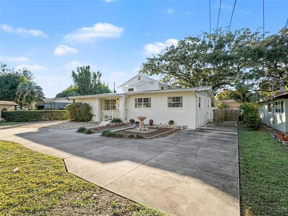 For Sale: $650,000 (5 beds, 3 baths, 2650 Square Feet)