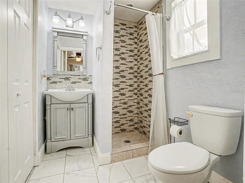 For Sale: $650,000 (5 beds, 3 baths, 2650 Square Feet)