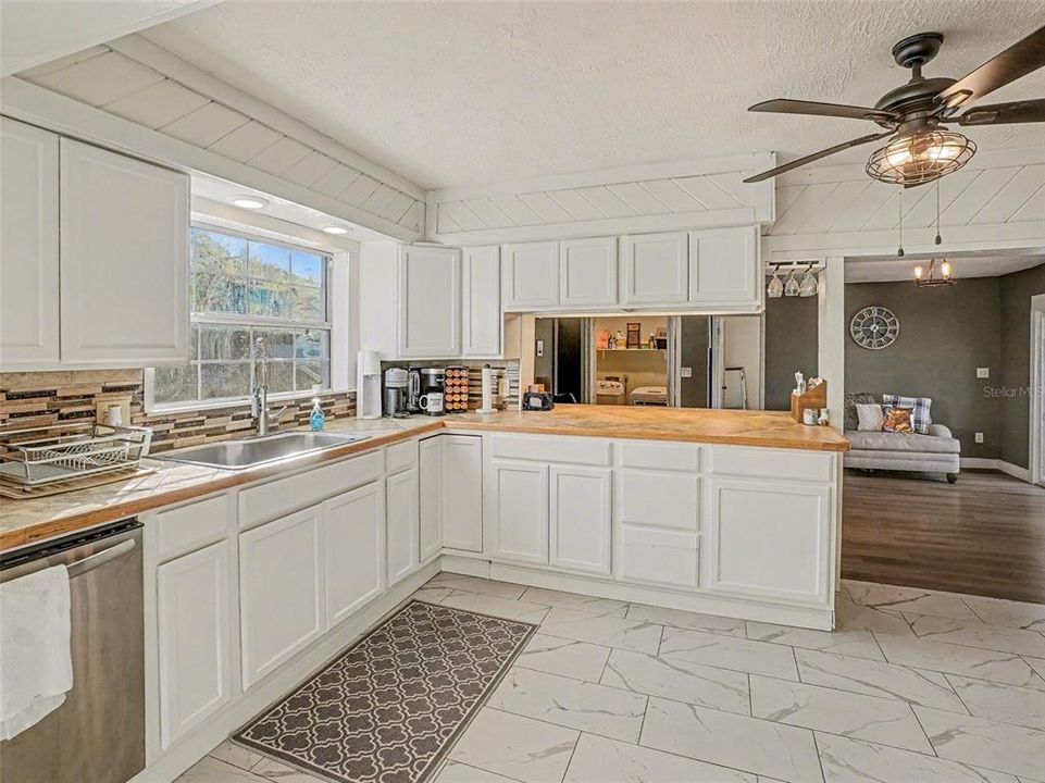 For Sale: $650,000 (5 beds, 3 baths, 2650 Square Feet)