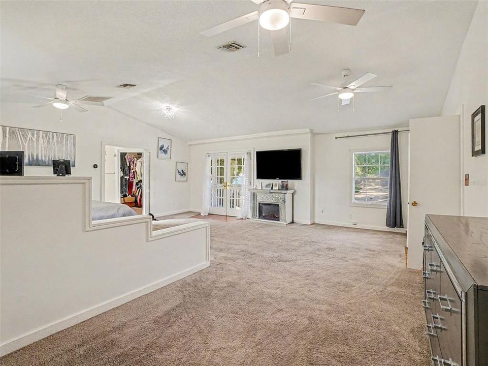 For Sale: $650,000 (5 beds, 3 baths, 2650 Square Feet)