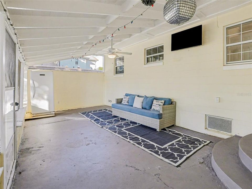 For Sale: $650,000 (5 beds, 3 baths, 2650 Square Feet)