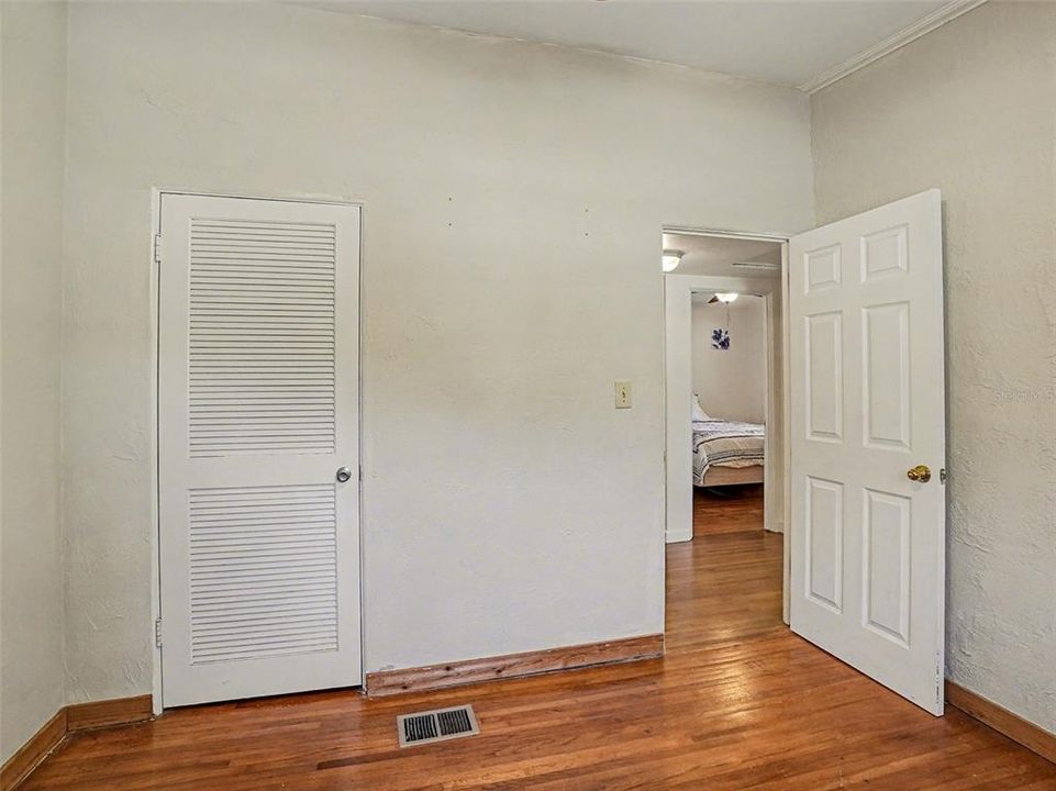 For Sale: $650,000 (5 beds, 3 baths, 2650 Square Feet)